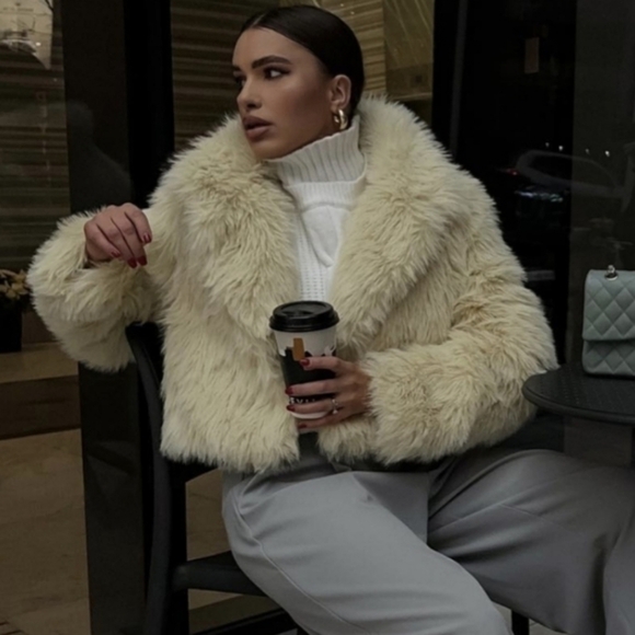 NWT Faux-Fur Collared Short Jacket Butter Yellow Teddy Cropped Luxury Small - Picture 1 of 15